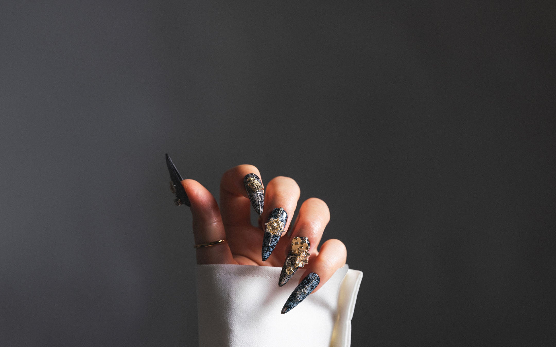 Byeoriful - Custom press-on nails by Byeori Kim