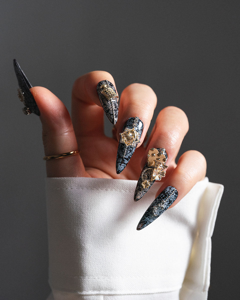 Aphrodite - Custom press-on nails by Byeori Kim