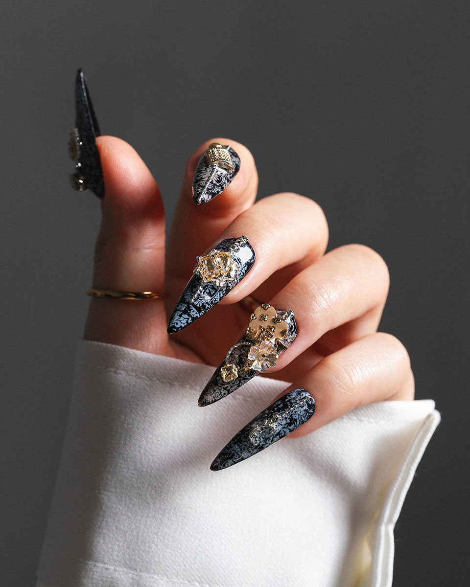 Aphrodite - Custom press-on nails by Byeori Kim