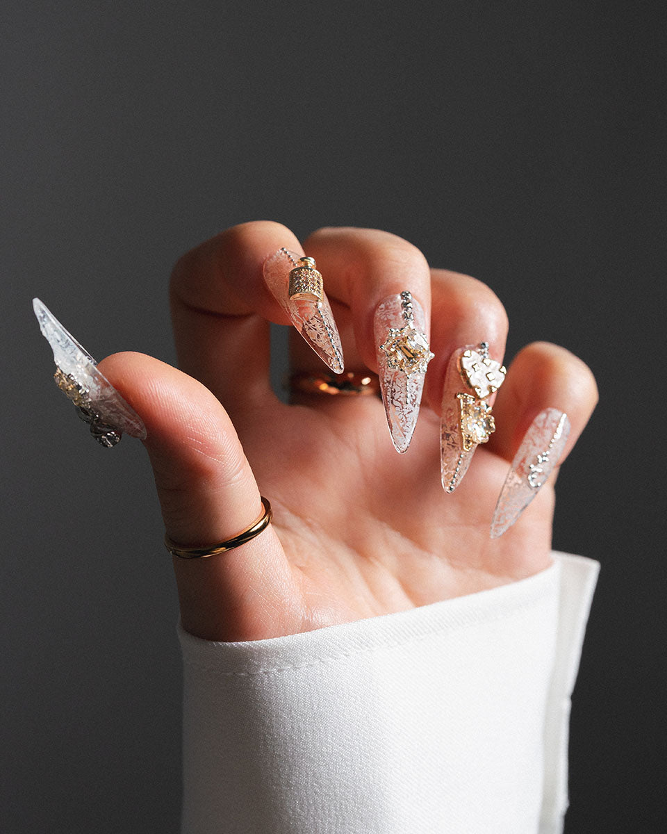 Aphrodite - Custom press-on nails by Byeori Kim