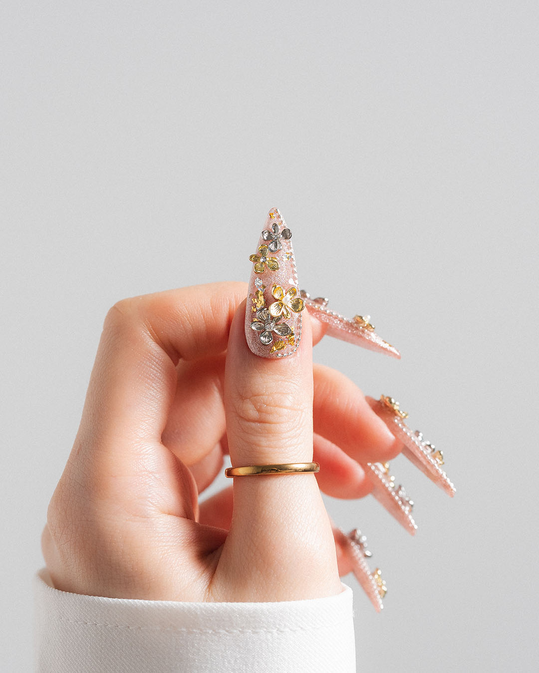 Blooming Fable - Custom press-on nails by Byeori Kim