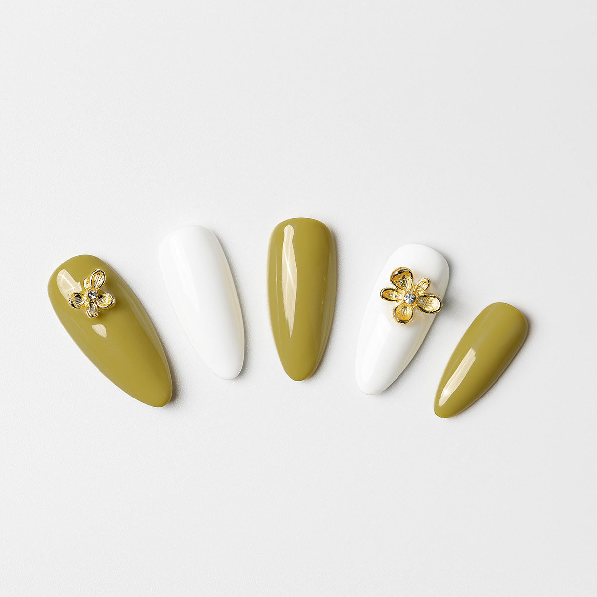 Flower Garden - Custom press-on nails by Byeori Kim