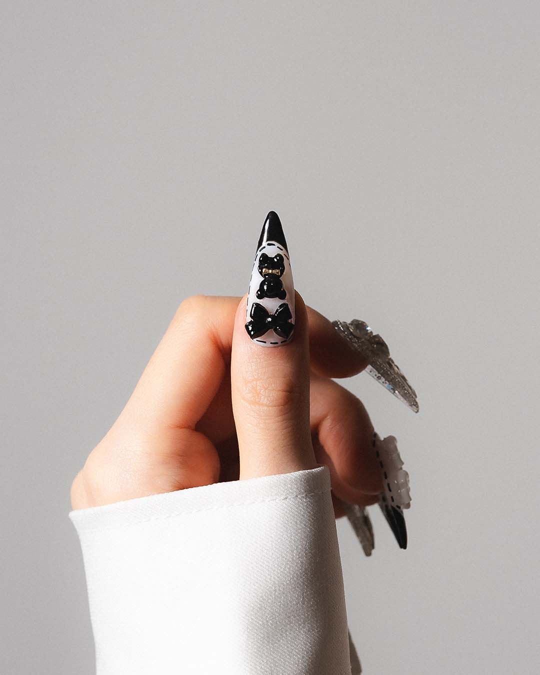 Monochrome Stitch - Custom press-on nails by Byeori Kim