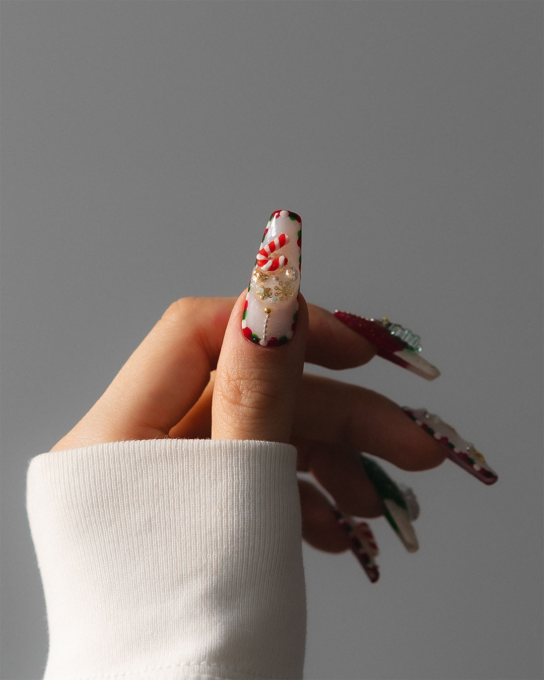 Ornament Shop - Custom press-on nails by Byeori Kim