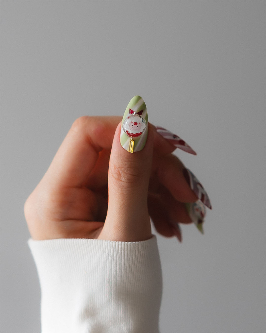 Snowball Delivery - Custom press-on nails by Byeori Kim